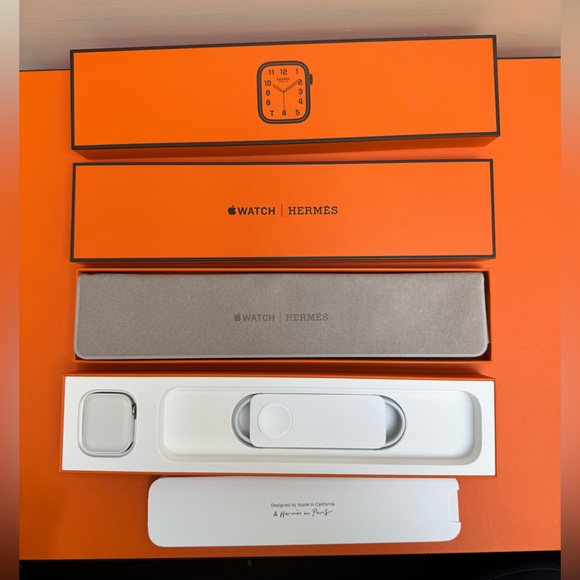 Hermès Series 7 Apple Watch, GPS & Cellular, 41mm Size w/ Original Hermès Bands - Picture 13 of 15